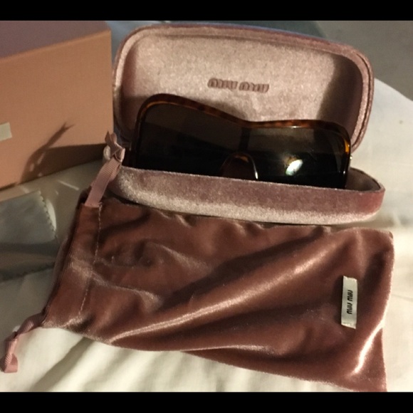 MIU MIU MASK SUNGLASSES ?